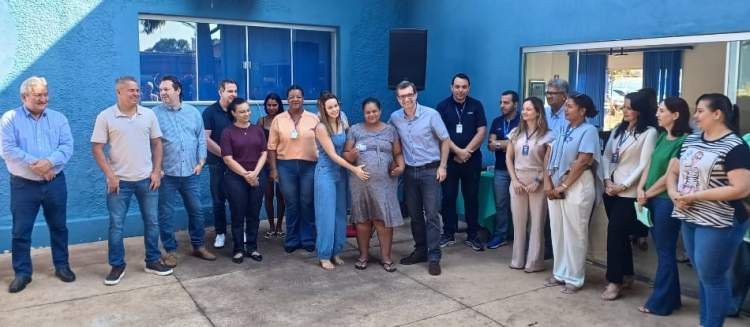 Prefeitura de Três Lagoas Lança Projeto Minha Primeira Viagem e Entrega Veículo para Transporte de Mães e Bebês