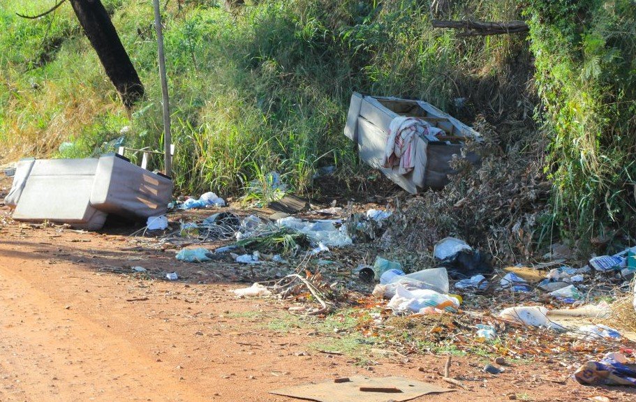 Prefeitura de Três Lagoas reforça a limpeza de bueiros e apela à população por descarte correto de lixo