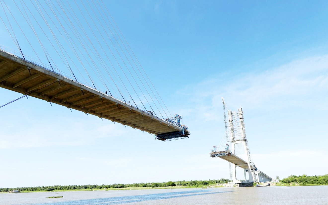 Ponte bioceânica avança e união entre Brasil e Paraguai está a 69 metros