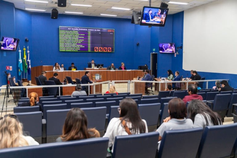 O encerramento do recesso parlamentar de julho suscita um debate sobre o dinamismo na Câmara de Três Lagoas