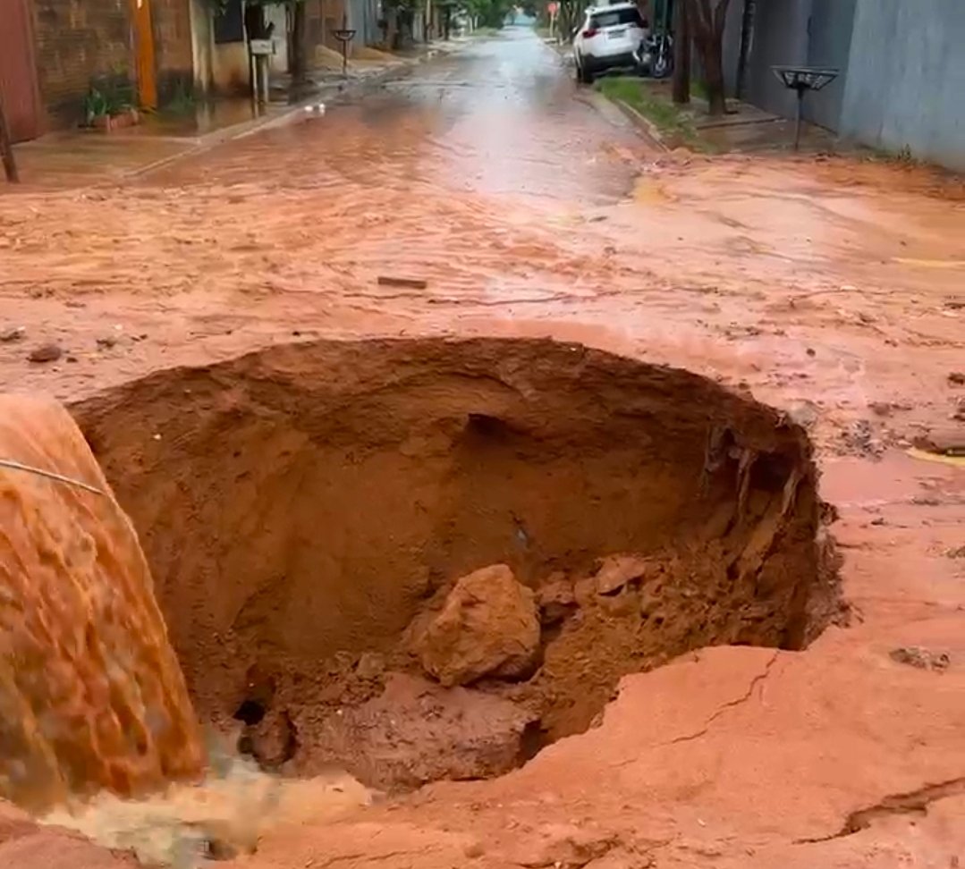 Temporal causa danos em Três Lagoas e mobiliza força-tarefa da Prefeitura