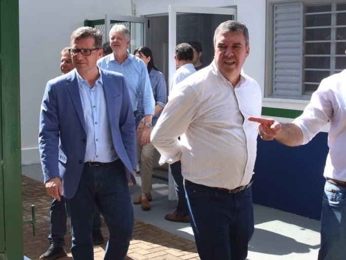 Riedel concede entrevista ao Grupo RCN e participa de encontros políticos, além de compromissos em eventos no sábado