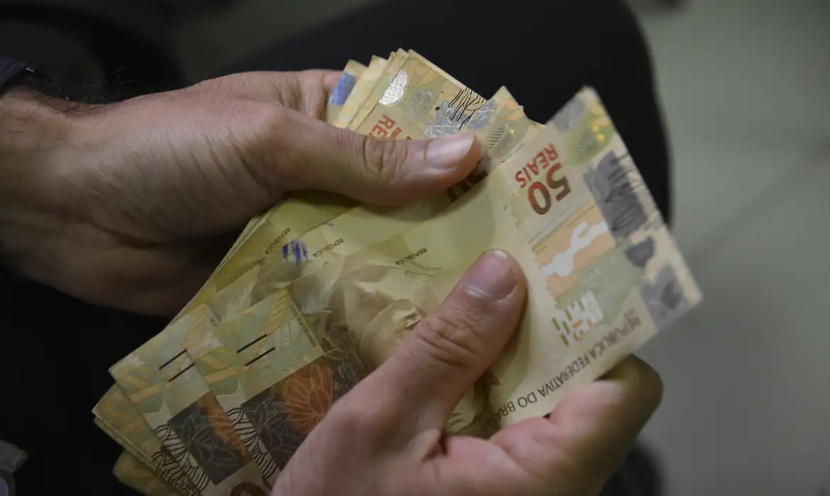 Caixa efetua pagamento da parcela de junho do Bolsa Família a beneficiários com NIS final 6 nesta quarta-feira (24)