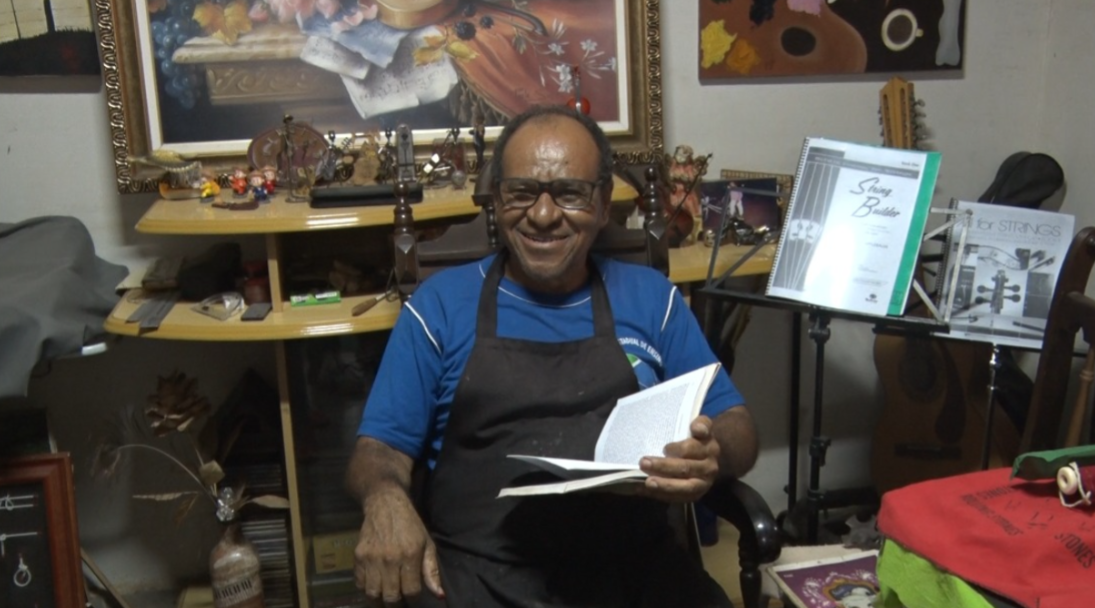Da sapataria para a literatura: sapateiro de Três Lagoas lança livro sobre o cotidiano