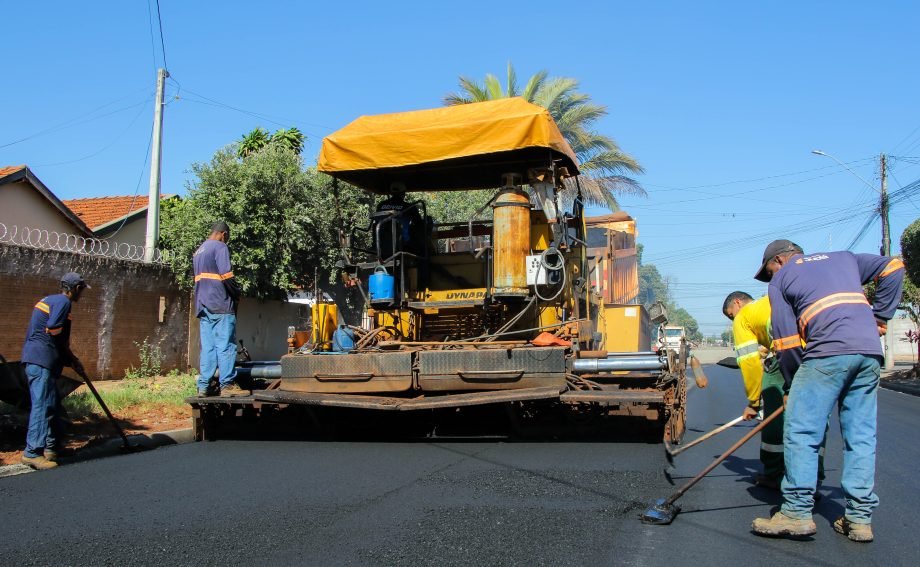 Obras de pavimentação e drenagem avançam no Jardim Novo Ipanema