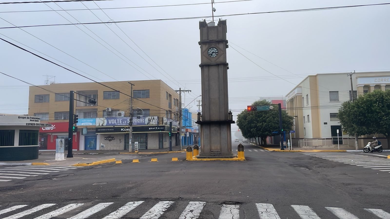 Madrugada fria e neblina inauguram o inverno em Três Lagoas; temperaturas devem diminuir ainda mais nos próximos dias.