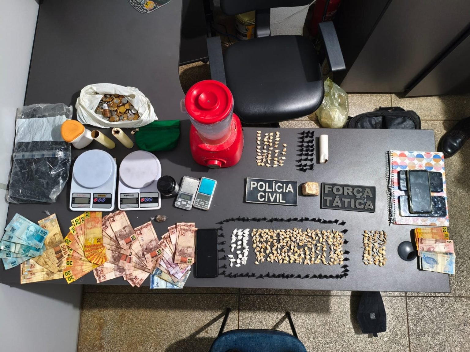 Operação conjunta da Polícia Civil e Militar fecha bocas de fumo em condomínio de Três Lagoas