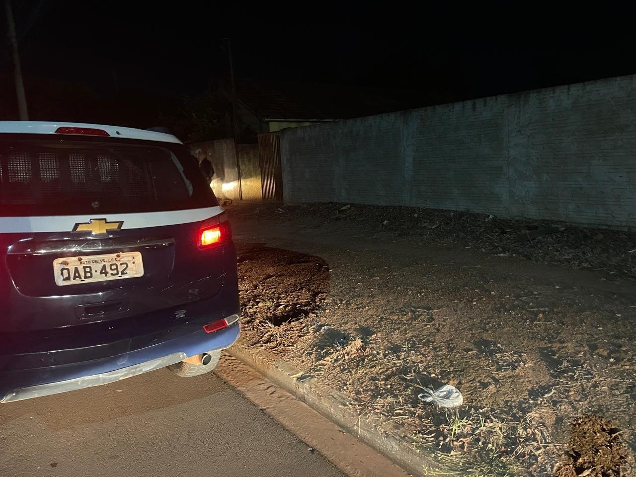 Morador de rua invade residência com faca e amedronta moradores no Santa Terezinha