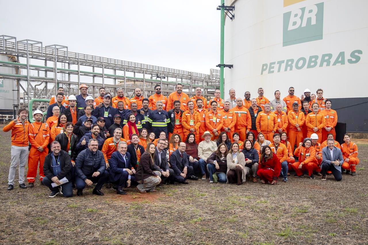 Lula visita instalações da UFN-3 acompanhado da presidente da Petrobras, ministros e outras autoridades
