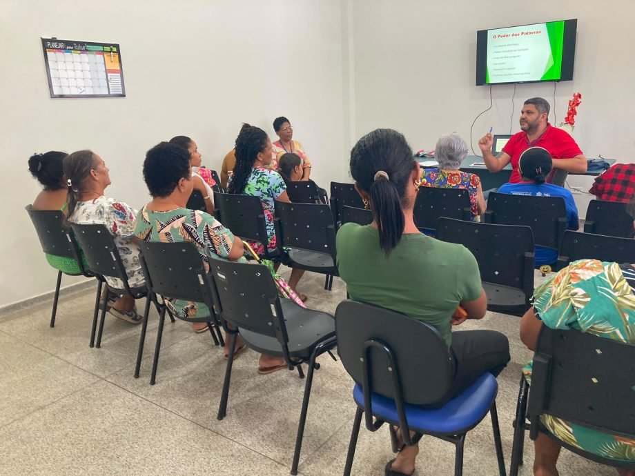 Oficina do PAIF discute a relevância do diálogo familiar com usuários do CRAS Ruth Filgueiras