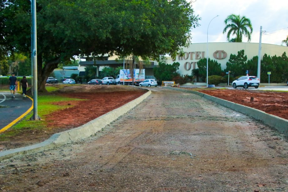 Atendendo pedido da população, Prefeitura inicia pavimentação de estacionamento e melhorias de acessibilidade na Lagoa Maior