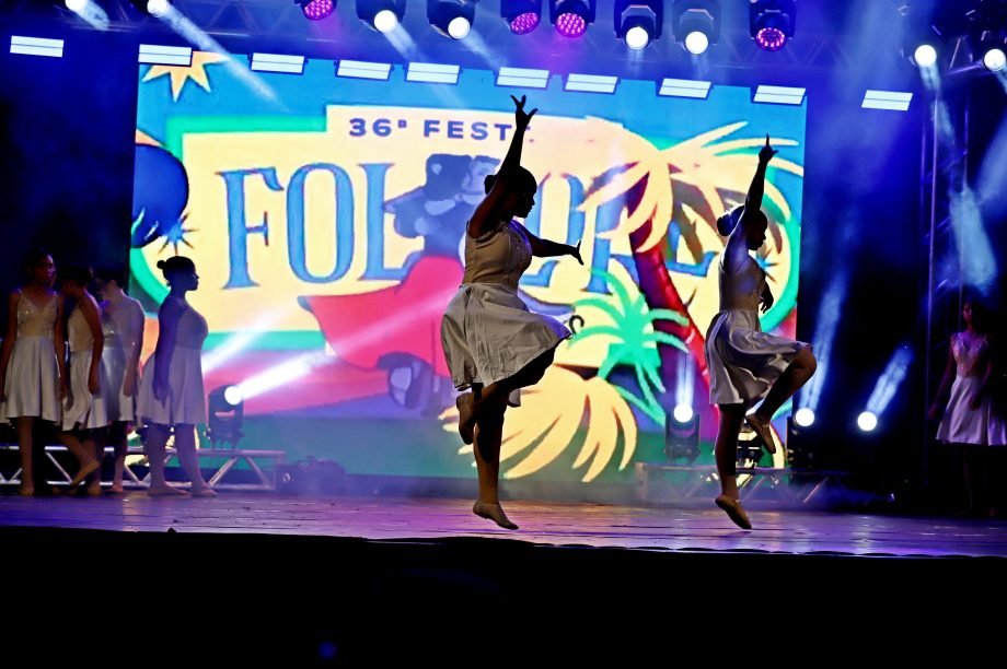Primeira noite da 36ª Festa do Folclore reúne grande público em Três Lagoas