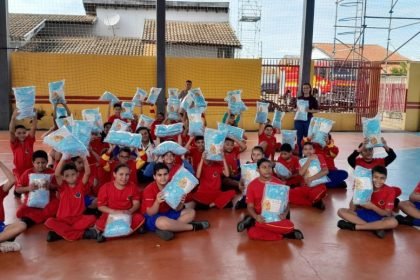 Parceria entre Prefeitura e Eldorado Brasil beneficia 580 crianças com kits de higiene bucal
