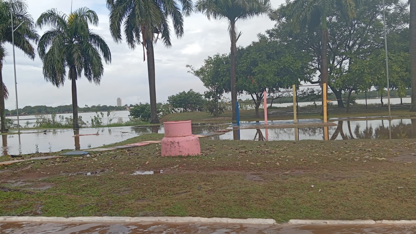 Três Lagoas supera 200 milímetros de chuva; piscinões atingem limite de capacidade