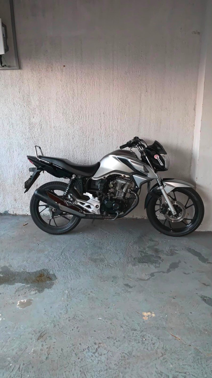 Funcionário tem motocicleta furtada e clama por ajuda para localizar o veículo