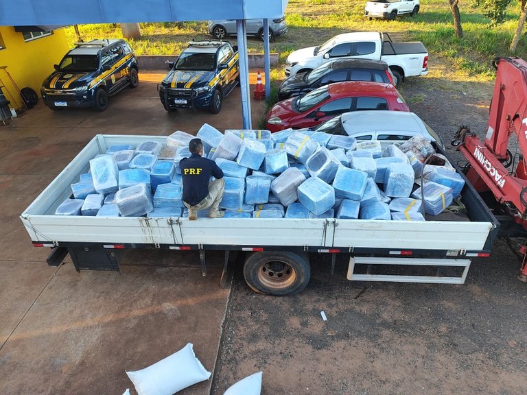 PRF Confisca 4,7 Toneladas de Maconha em Três Lagoas, MS