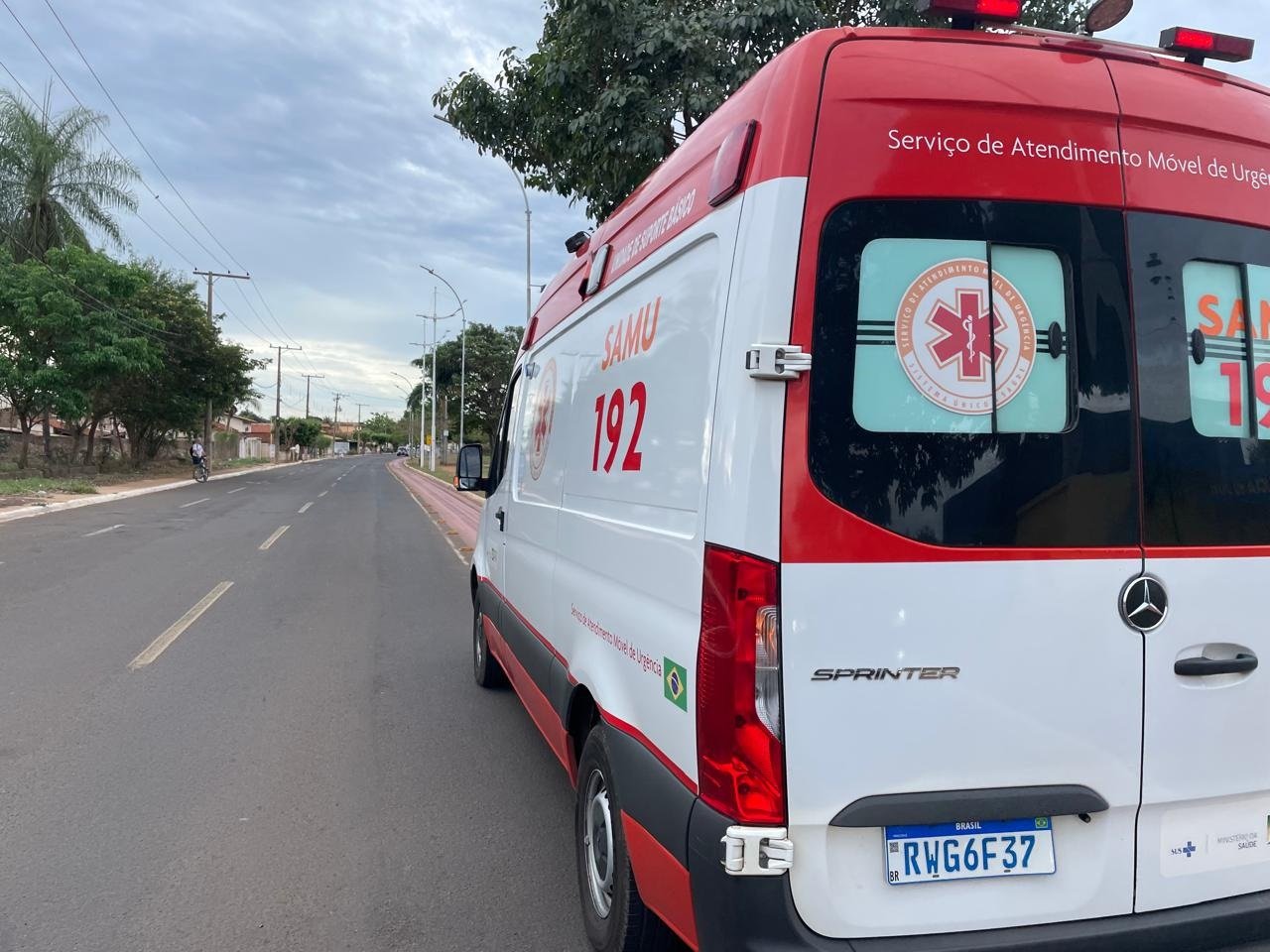 Jovem sem CNH provoca grave acidente em cruzamento e acaba ferida no bairro Interlagos