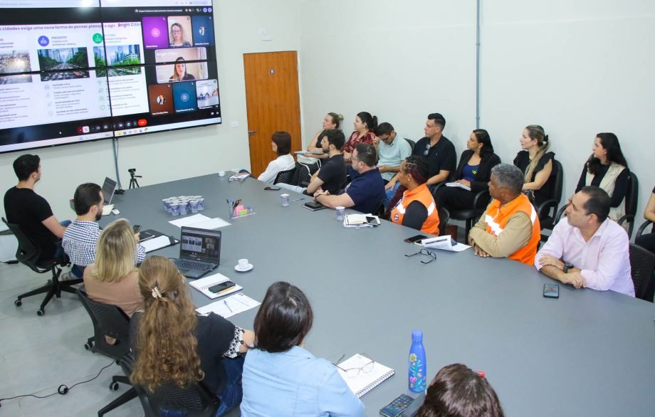 Servidores da Prefeitura participam de capacitação sobre Cidades Inteligentes e Sustentáveis