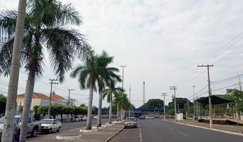 Três Lagoas terá domingo de tempo quente e céu nublado