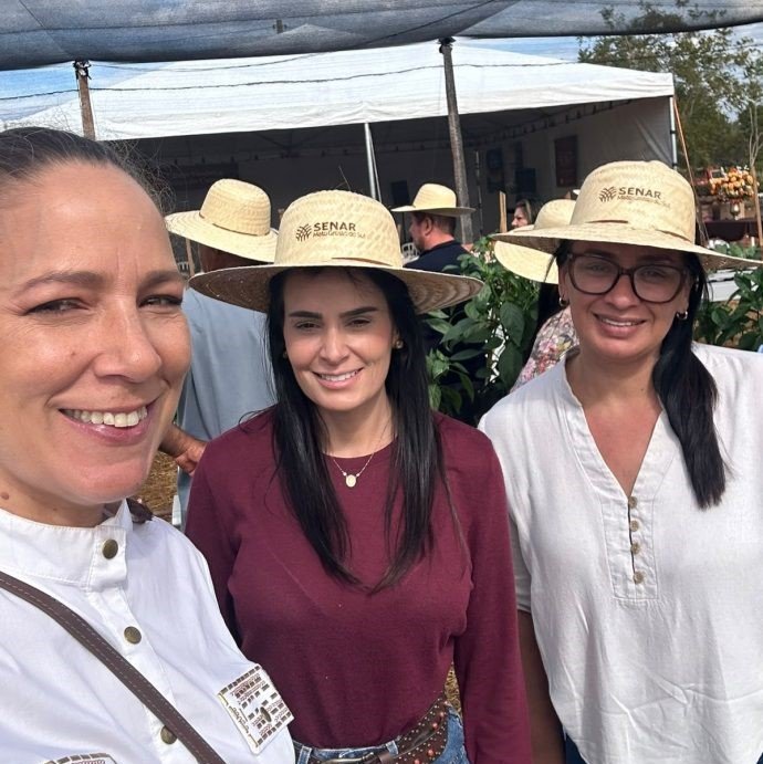 Representantes da SEMEA marcam presença no Dia de Campo da 48ª Expotrês, focando no fortalecimento da horticultura