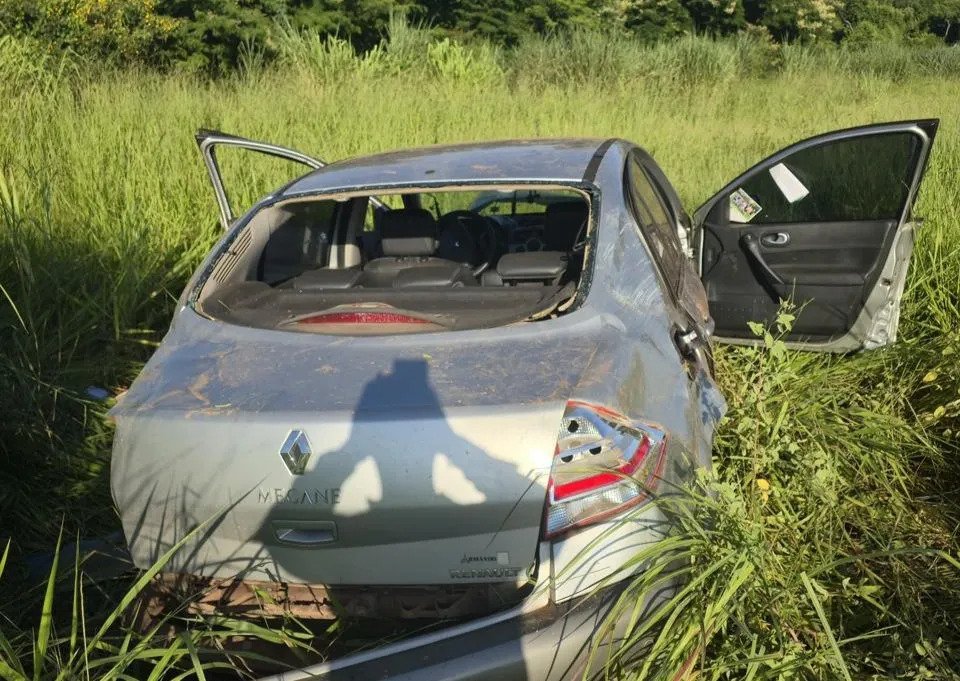 Motorista Sai Ileso Após Desviar de Anta e Capotar Carro em Santa Rita do Pardo