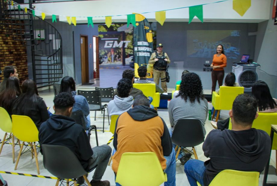 Palestra do DEPTRAN em empresa do município aborda segurança no trânsito