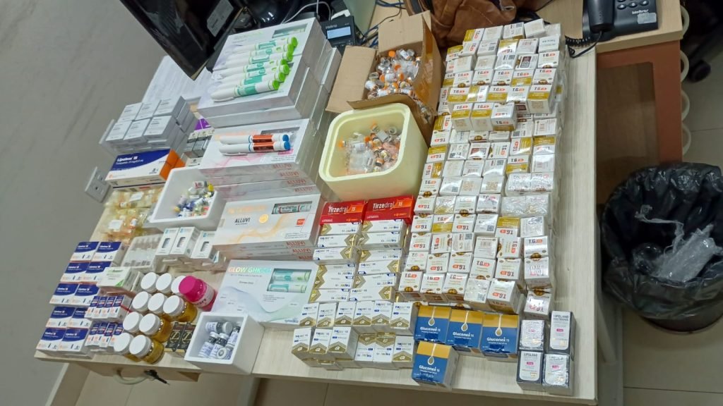 Grande operação apreende mais de 2,3 mil medicamentos irregulares e dezenas de cigarros eletrônicos
