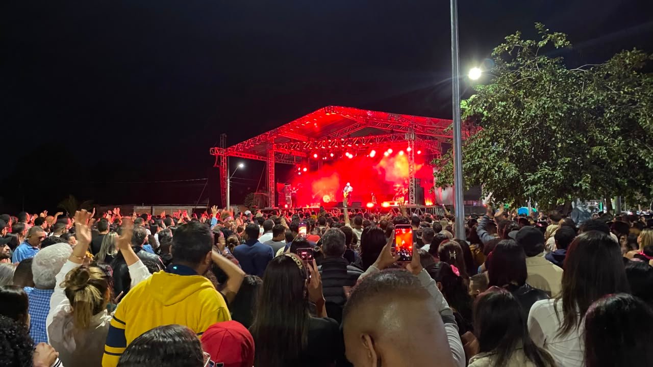 Primeira noite da Marcha para Jesus reúne multidão e impacta o trânsito urbano