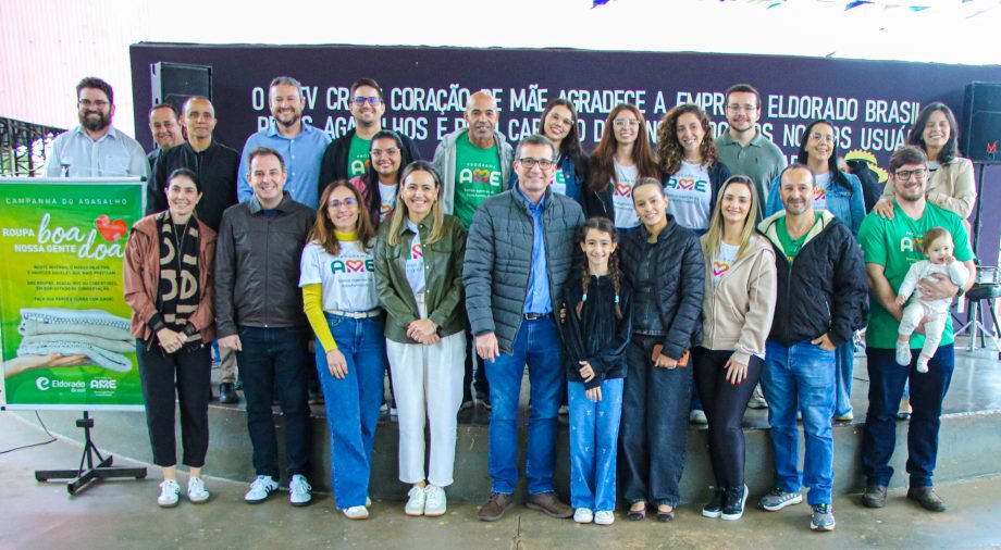 Eldorado Brasil e Prefeitura entregam agasalhos para crianças atendidas pelo CRASE