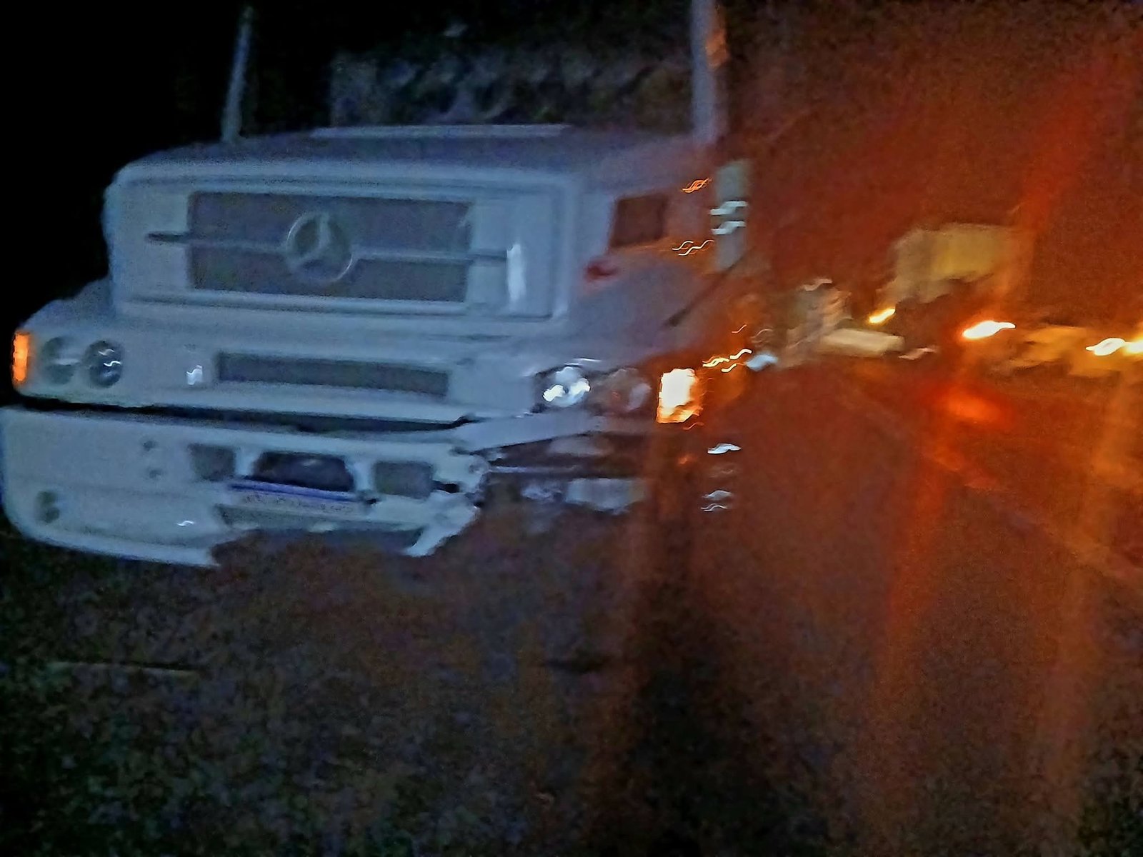 Colisão entre carro e caminhão deixa família ilesa na BR-262 em Três Lagoas