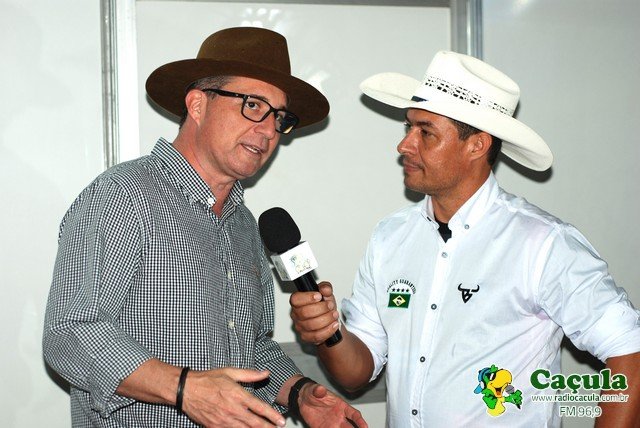 Alexandre Pires emociona o público e estabelece noite histórica na Expo Três